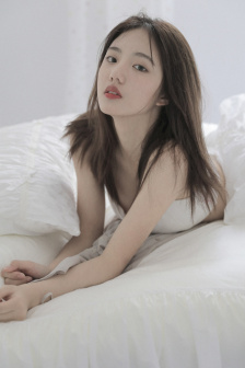 女巨人踩踏